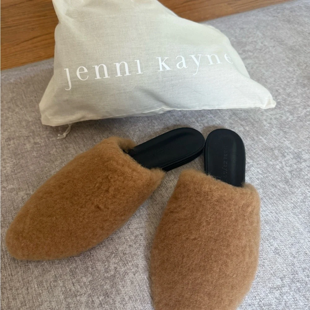 Jenni Kayne Tan Slides - Picture 2 of 4